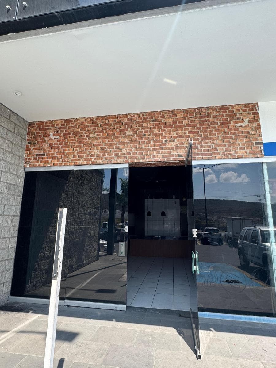 LOCAL COMERCIAL FRENTE TECHNOLOGY PARK